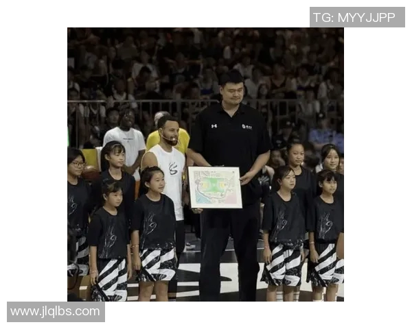 当篮球巨星姚明遇上可爱小狗Coco的温馨日常生活故事