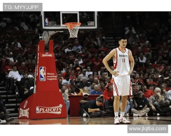 姚明巅峰生涯回顾：从篮球天才到全球体育偶像的传奇之路