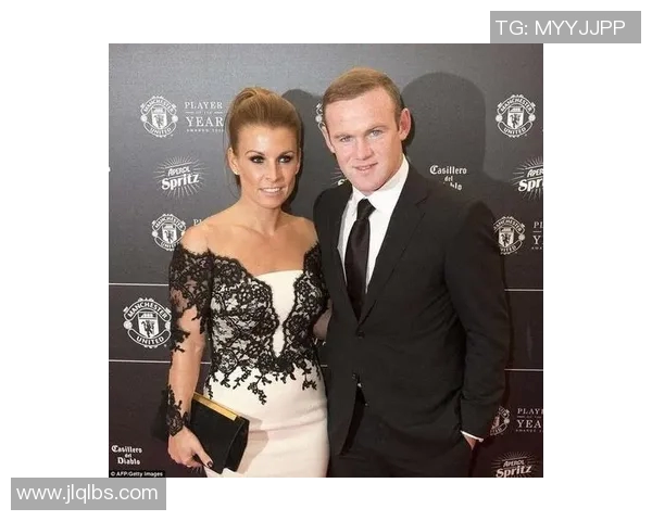 足球明星女友化妆照大公开展现魅力与风采引发热议