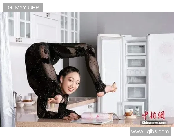 夏奇拉与足球明星亲密合影展现魅力与运动精神的完美结合