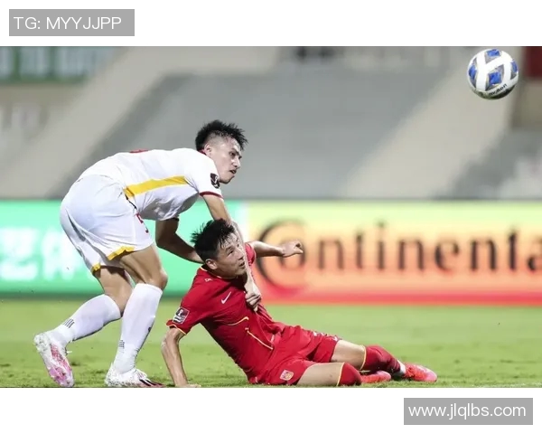 足球明星高清白色壁纸精选让你感受绿茵场上的激情与魅力